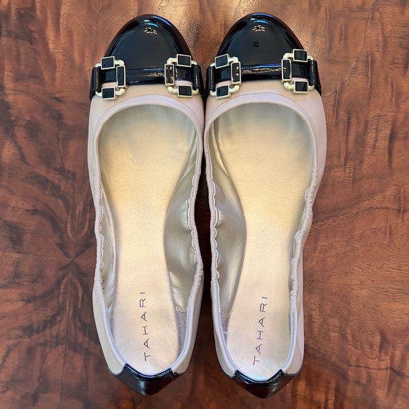 Tahari Gloria Ballet Flat Shoe Black/Cream Gorgeous Detail! Comfy 8M EUC! - Picture 2 of 5